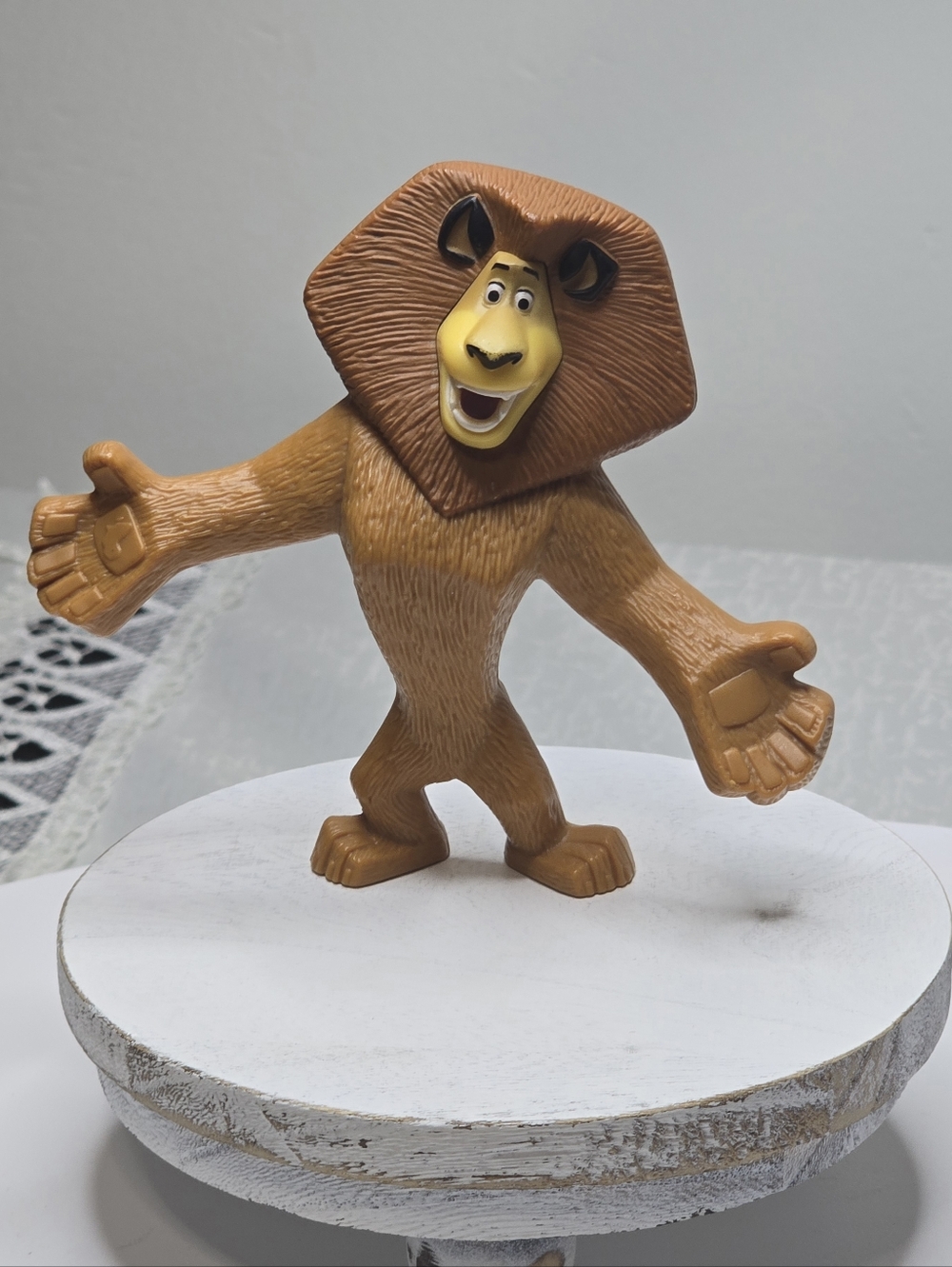 Madagascar: Escape 2 Africa in 2008 Alex The Lion McDonald's Happy Meal Toy Read